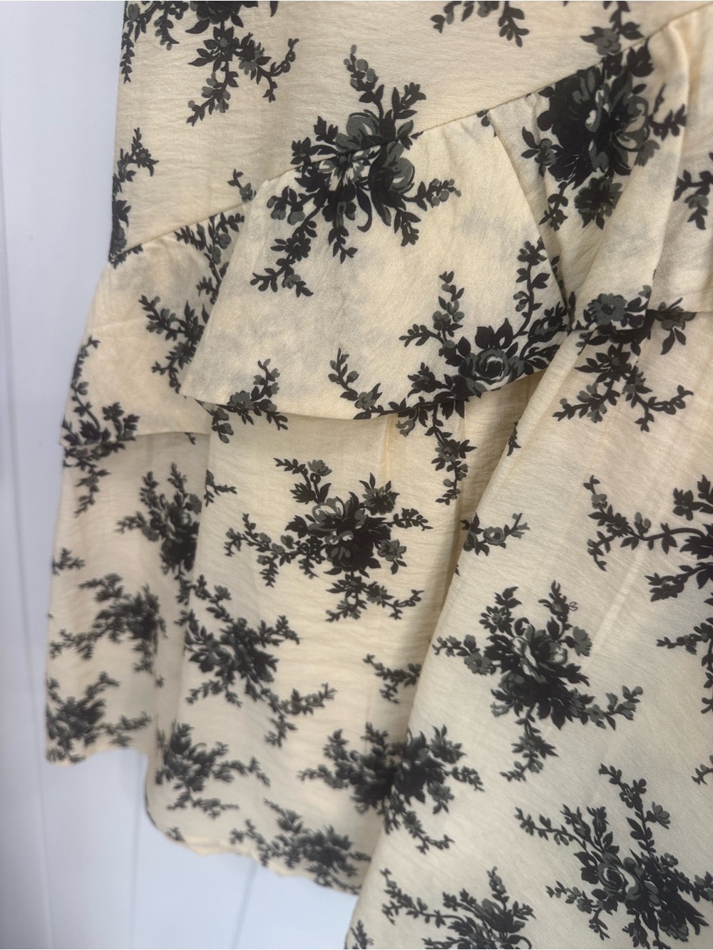 See By Chloe Joan Short Sleeve Maxi Dress with Black Floral Print - Picture 15 of 16